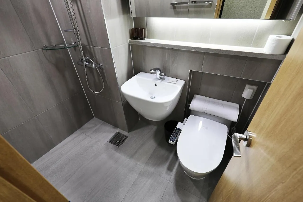 The Stay Classic Hotel Myeongdong Сеул 4*,